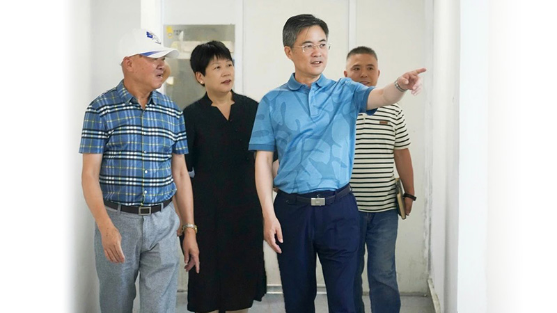 奉贤区政协主席陈勇章赴海湾镇走访调研全发国际app制药